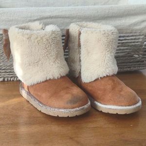 Winter toddler cream and brown girl boots